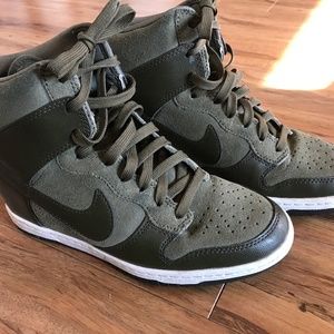 Nike Dunk Sky Hi Essential Sneakers, Green Size 8